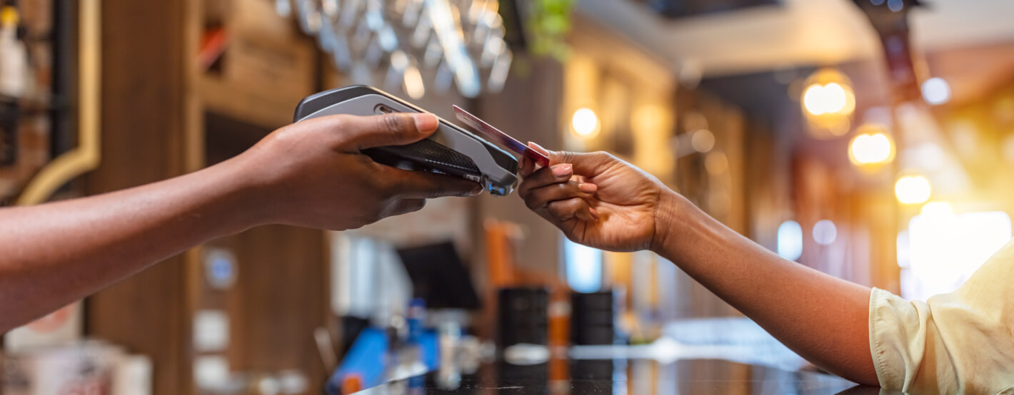 What is the Difference Between a Charge Card and a Credit Card? - Chime